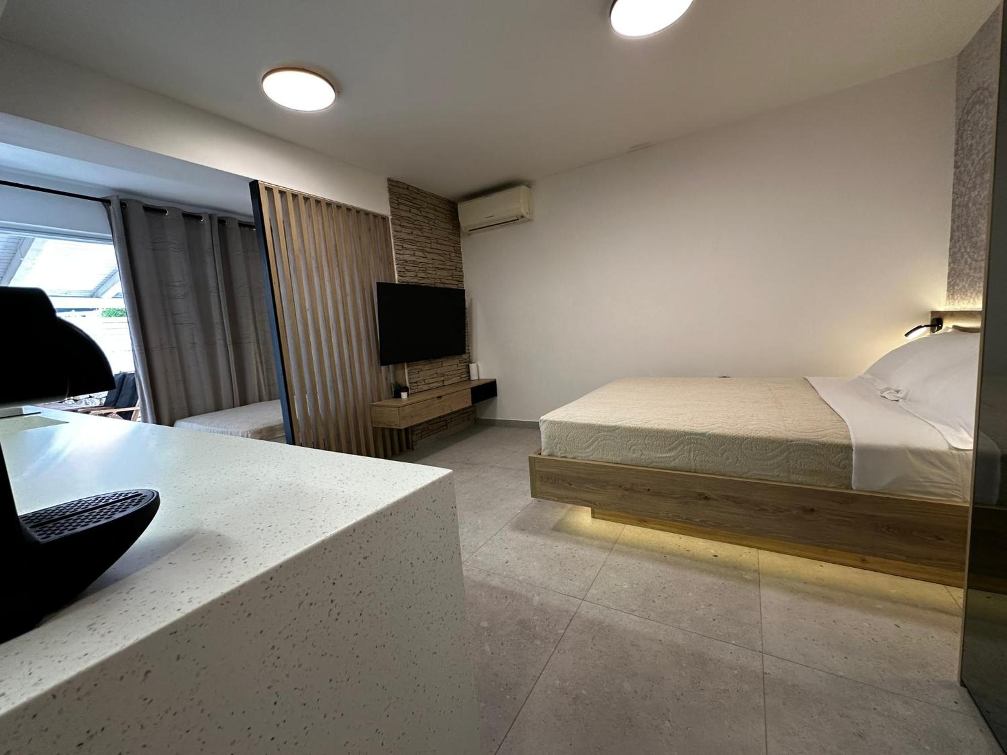 Studio Apartments Lace Novalja Bagian luar foto